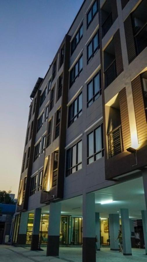 Plearnwan Deluxe Mansion Hotel Bangkok Exterior photo